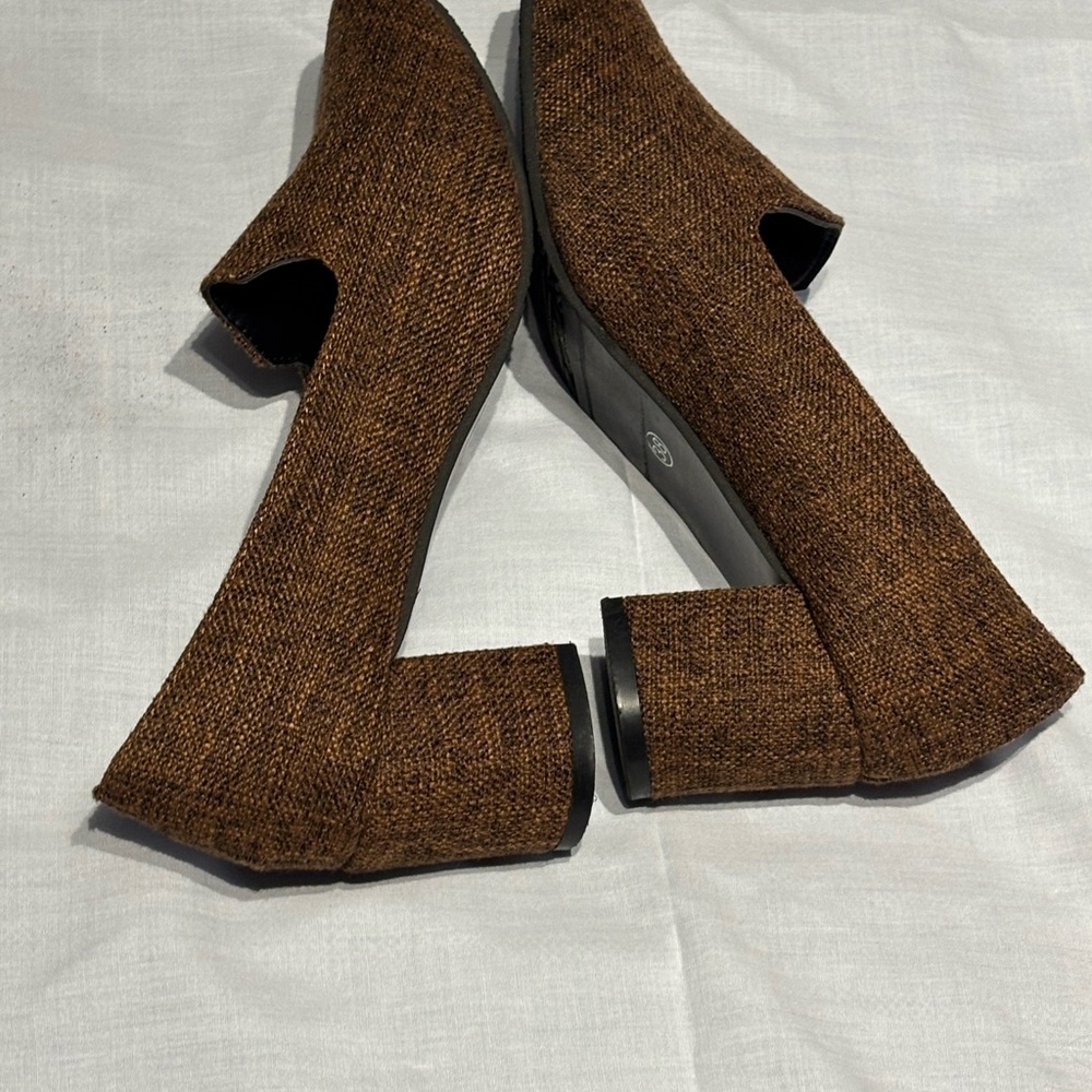 SHEIN Brown Block Heel Shoes
